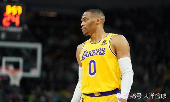 今夜埃因霍温备战欧篮联，手感冰凉细节曝光，媒体盛赞，更衣室氛围转暖